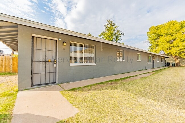 Primary Photo - 1638 W Desert Cove Ave