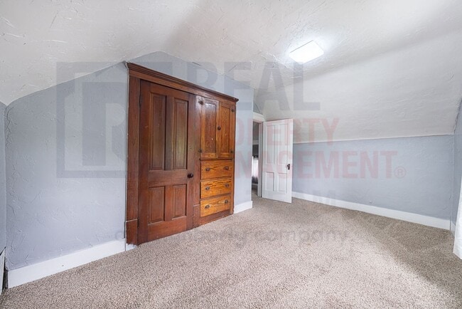 Building Photo - Cozy 3 Bed 2 Bath Single Family