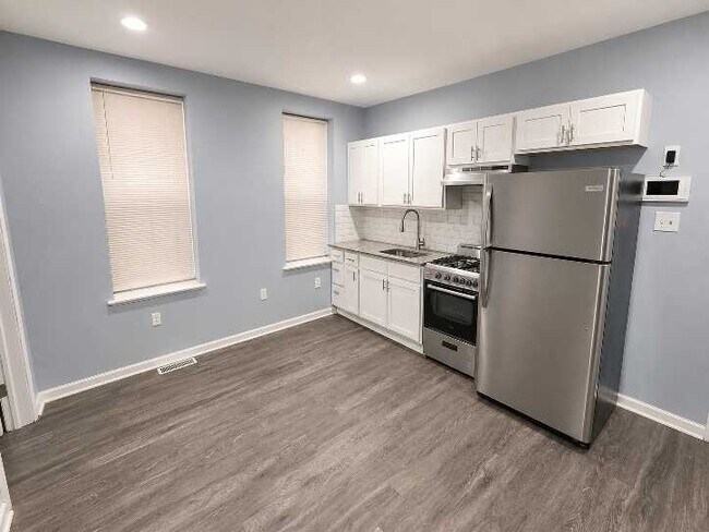 Building Photo - 4240 W Girard Ave