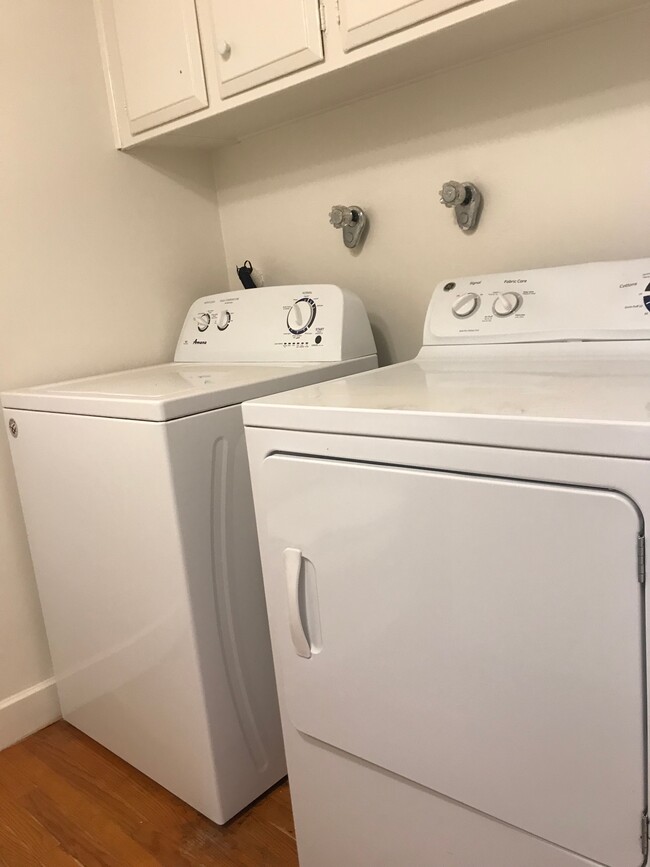 Washer/Dryer - 23926 De Ville Way