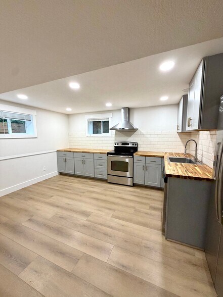 Building Photo - 315 SE 151st Ave