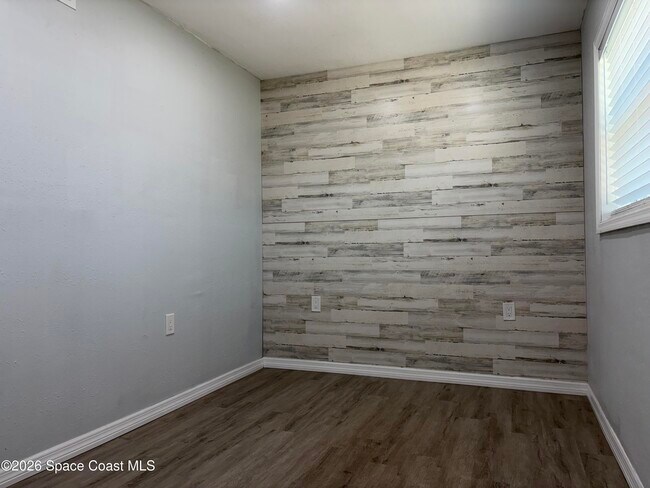 Building Photo - 491 Seacrest Ave