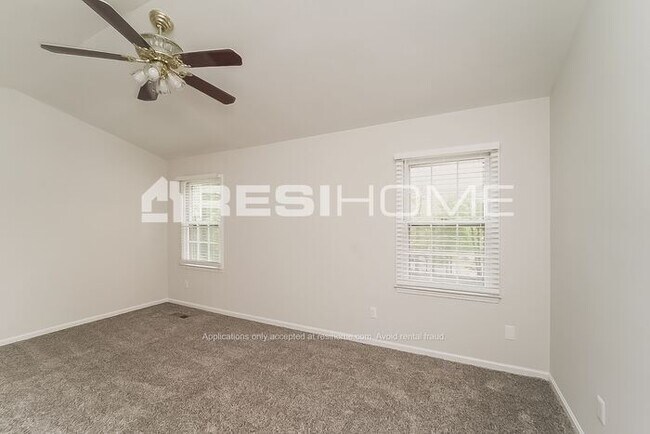 Building Photo - "Welcome Home! Get 1 month FREE RENT when ...