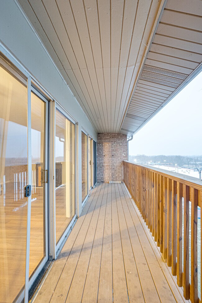 Building Photo - 5801 Oakwood Dr