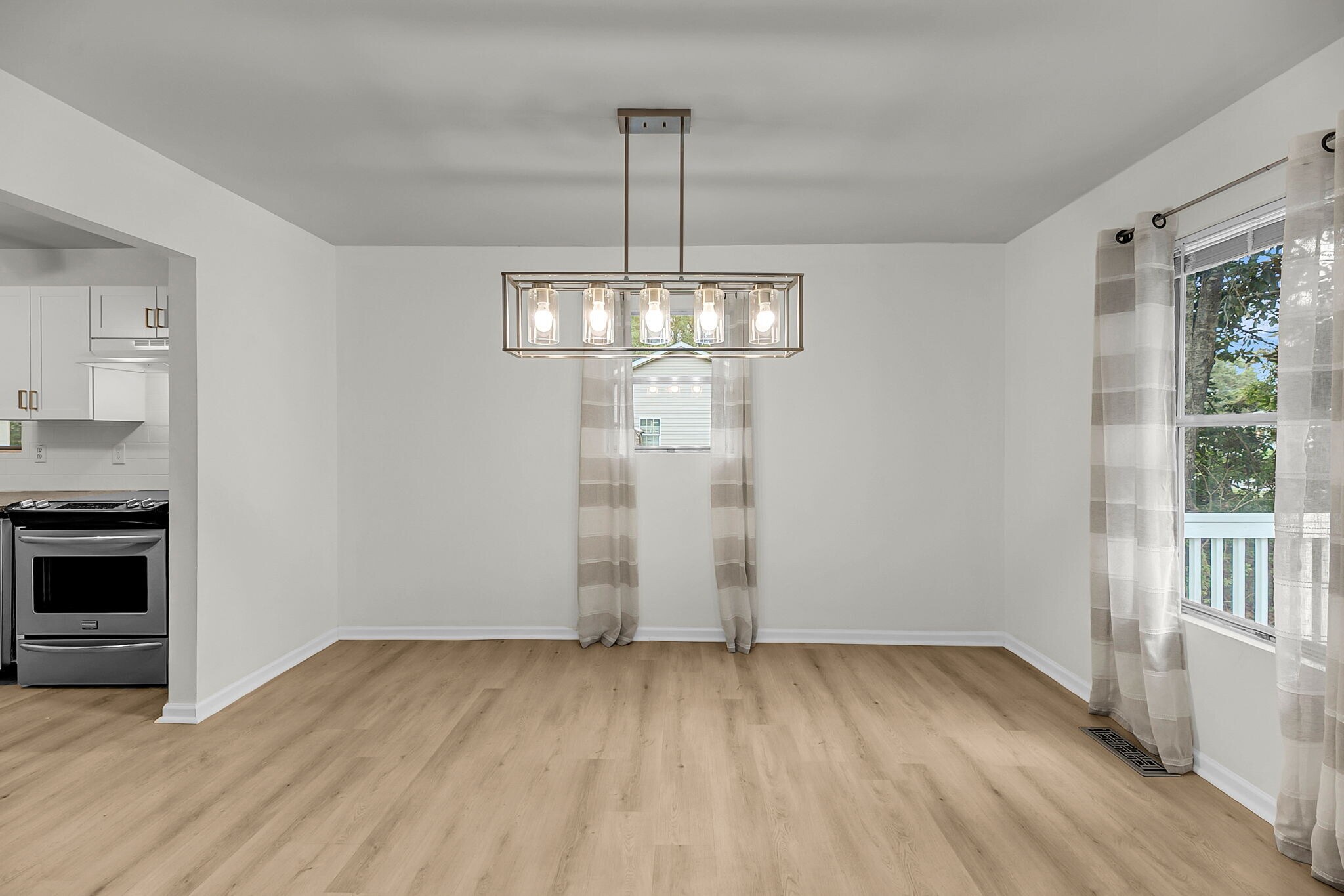 Dining room - 1594 Point Park Dr