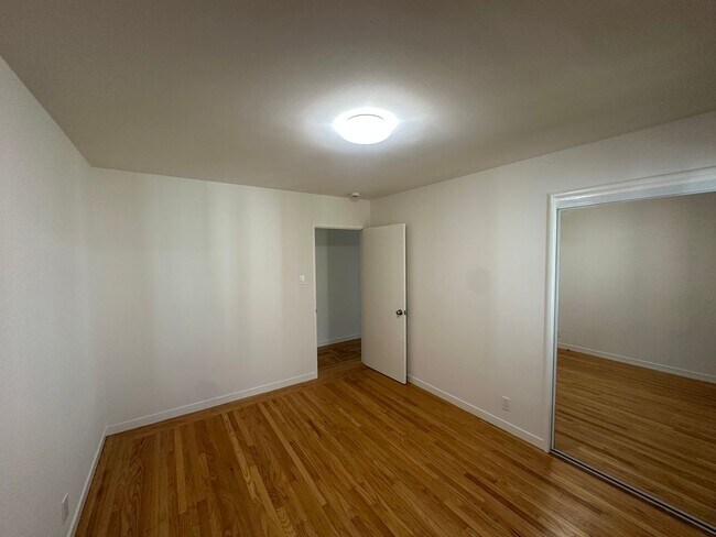 Building Photo - 189 (521-523 Belle)