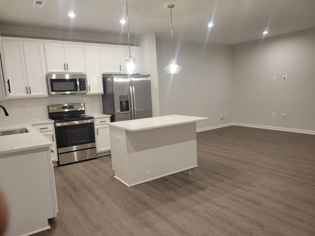 Building Photo - 8603 Underhill Dr