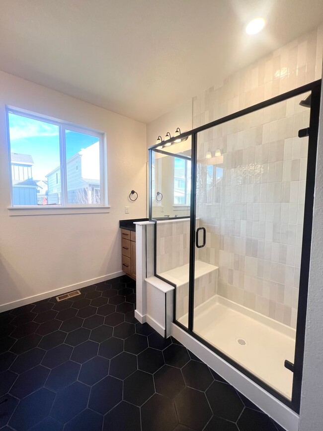 Building Photo - Brand New 5bd/4ba Located in the desirable Raindance neighborhood