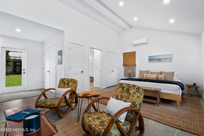 Building Photo - 581 Hazel St