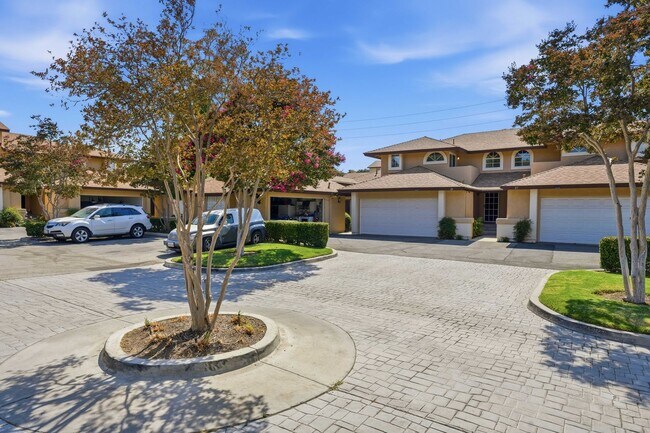 Building Photo - 22834 Banyan Pl
