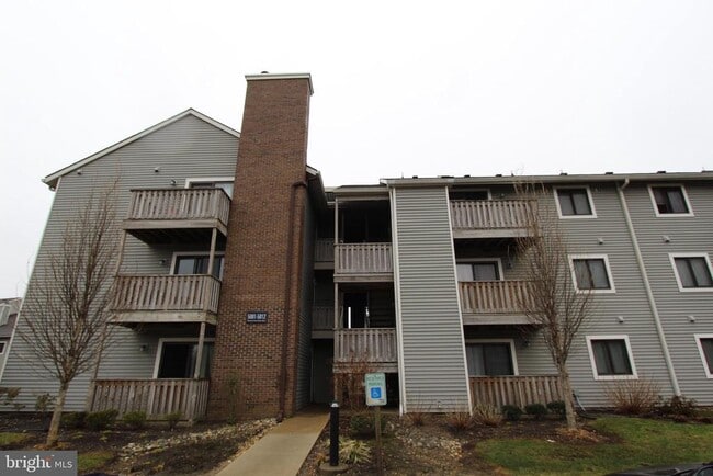 Building Photo - 5017-5017 Ravens Crest Dr