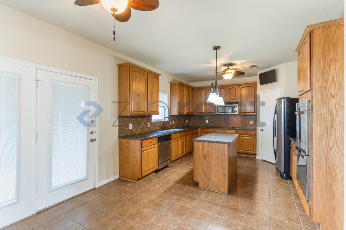 Building Photo - 498 Crossland Dr