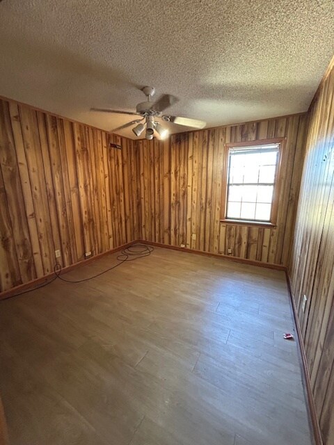 Building Photo - 3924 Foxridge Dr