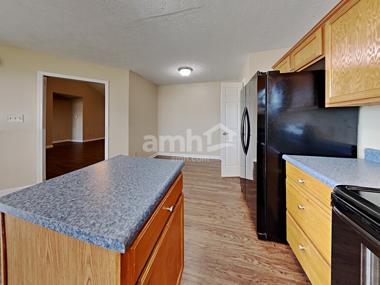 Building Photo - 981 Foxtail Dr
