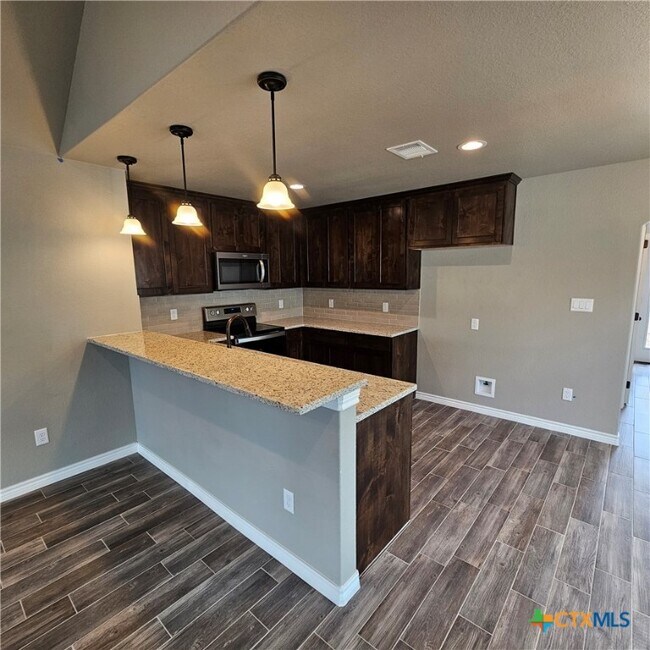 Building Photo - 1746 Blueridge Dr