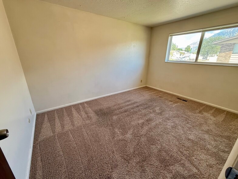 Building Photo - 326 W 450 N