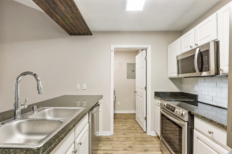 Building Photo - 4051 Hidden Hollow Dr