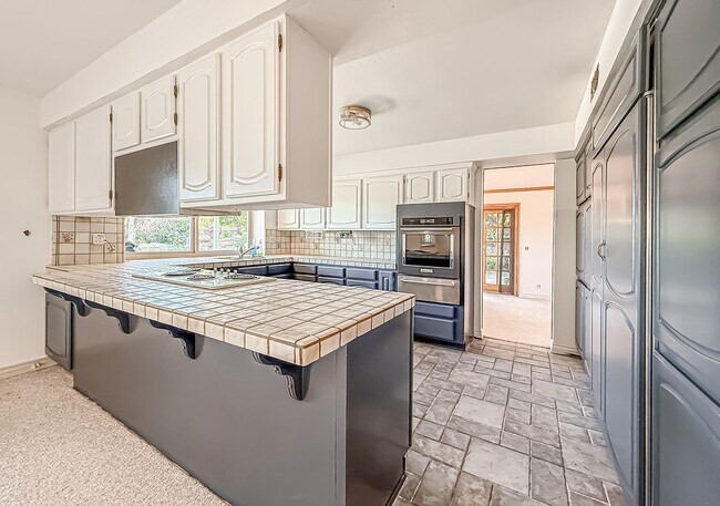 Building Photo - Calabasas 4BR w/pool+spa, views, solar pan...