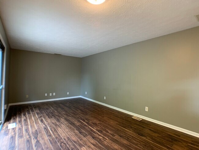 Building Photo - Cute Ranch in Lawrence with a Deck!