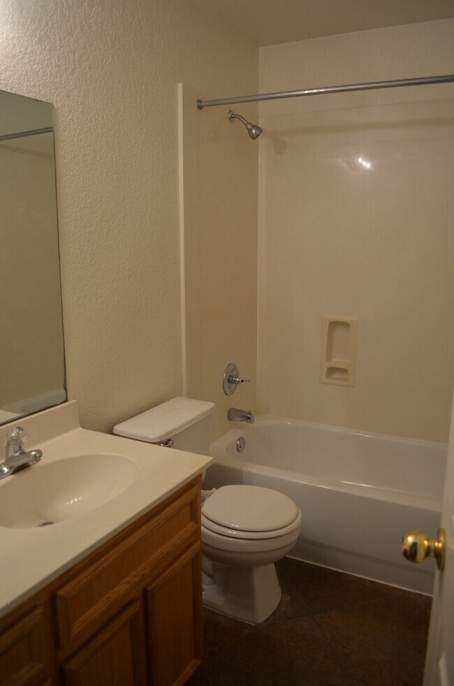 Building Photo - 501 Bonnie Dr