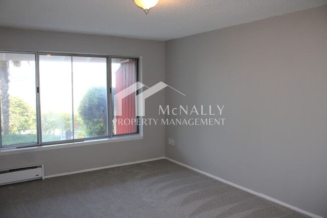 Building Photo - Beautiful 1 Bedroom Water View Condo