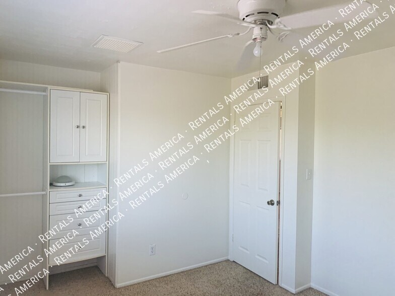 Building Photo - 2723 S Estrella Cir