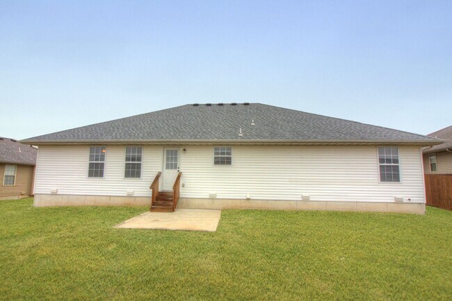 Building Photo - 1094 S Tanner Dr