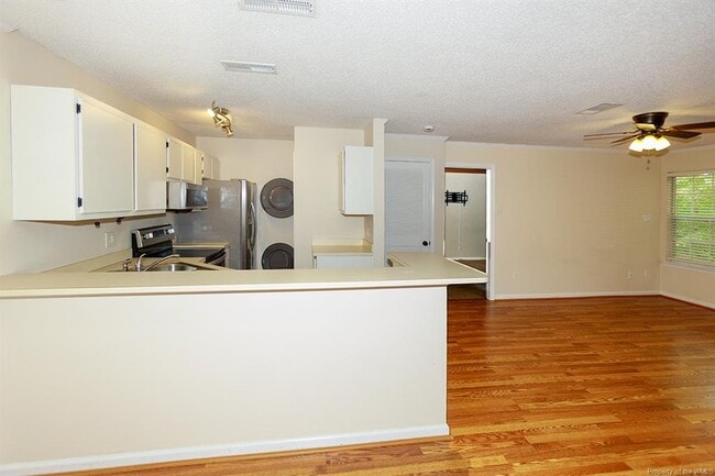 Building Photo - 103 Stratford Dr