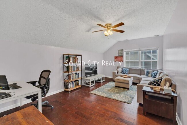 Building Photo - 1233 Twin Cir Dr