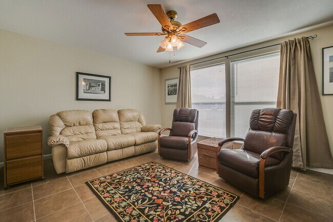 Building Photo - 460 N 64th Pl