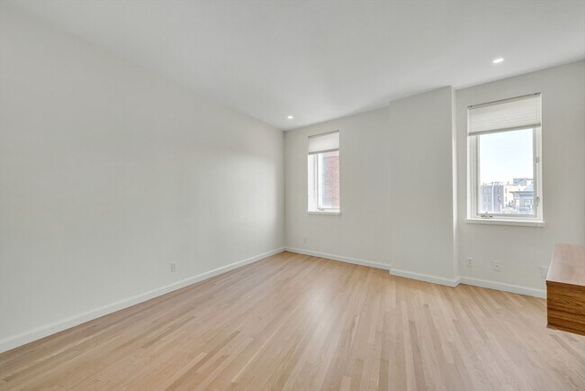 Building Photo - 19 Wiget St