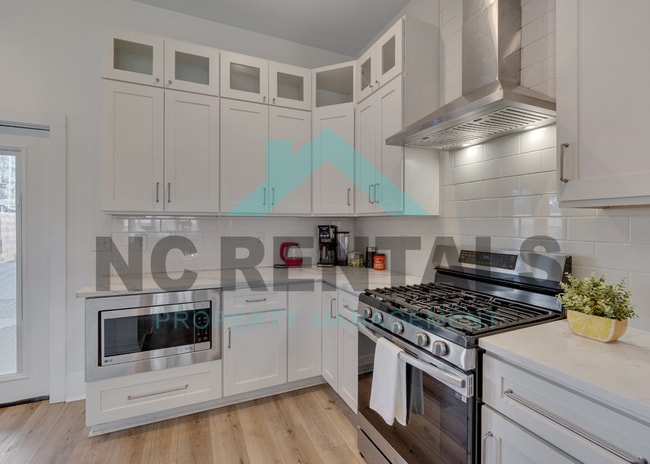 Building Photo - 1501 E Jones St