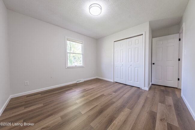 Building Photo - 309 E 6th St