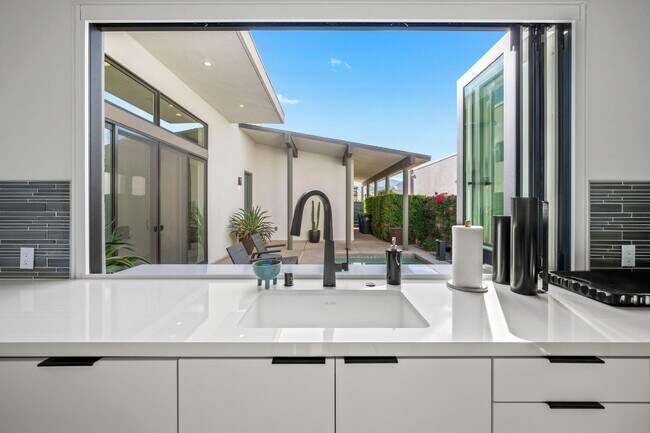 Building Photo - 422 Fountain Dr