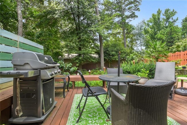 Building Photo - 2056 Arlington Ave NE