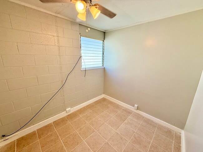 Building Photo - 4 Bedroom / 1 Bath House for Rent in Wailuku!