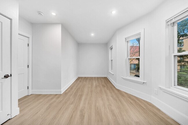 Building Photo - 92 Willow St