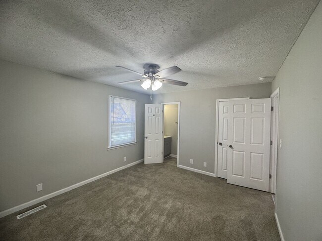 Building Photo - Single Family Home in Clarksville