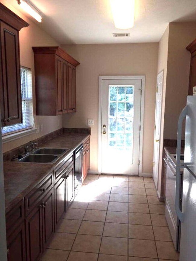 Building Photo - 913 Cabot Cove