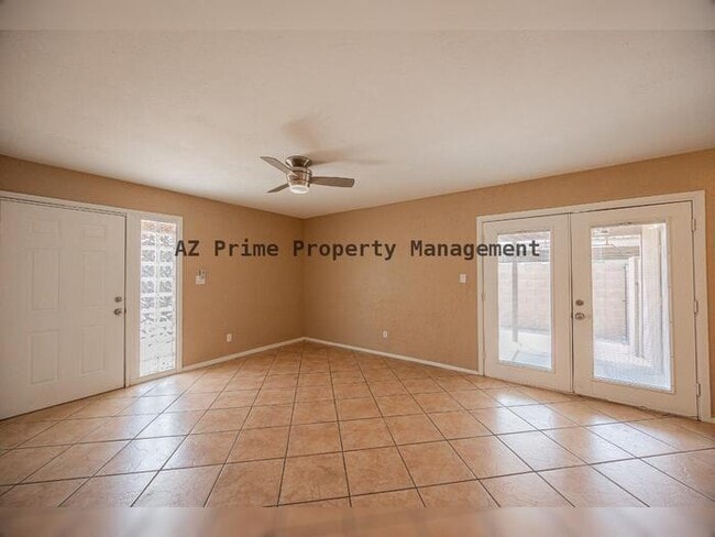 Building Photo - 922 S Acapulco Ln