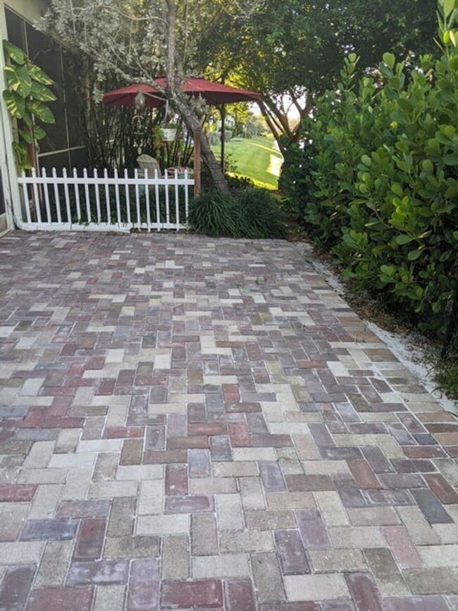 Building Photo - 2226 Oakmont Dr