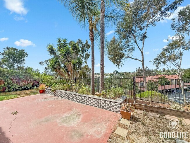 Building Photo - Beautiful 4B/2.5BA House in Vista w/ Attac...