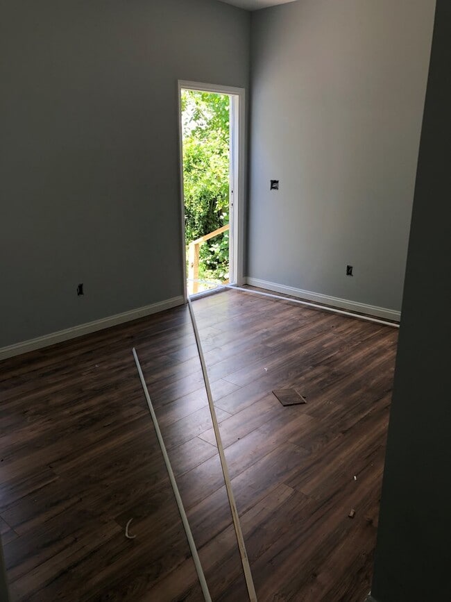 Building Photo - Fully Renovated Single Family Home