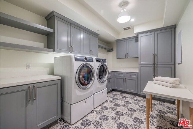 Building Photo - 703 Bayview Dr