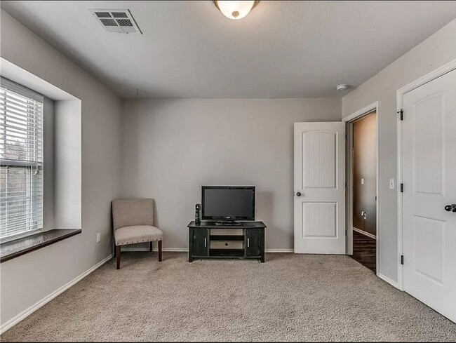 Building Photo - Edmond home with Storm Shelter