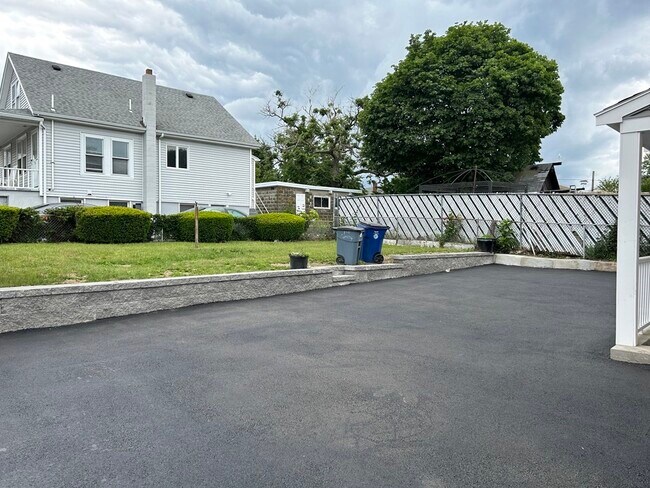 Building Photo - 150 Rumney Rd