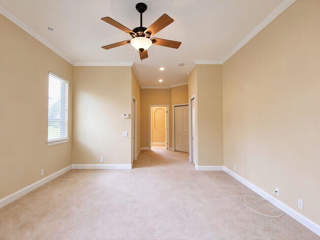 Building Photo - Now Available for Rent – 4/3 with flex room