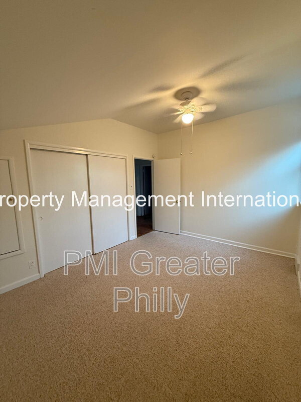 Building Photo - 864 Beechwood Rd