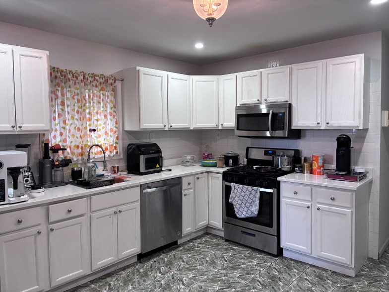 Building Photo - 49 Dukes St