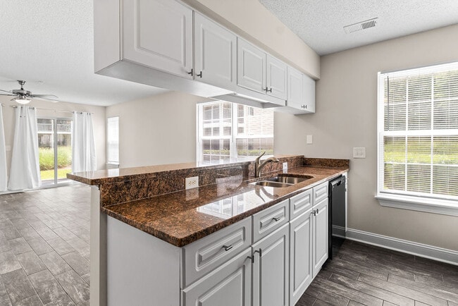 Building Photo - Woodmoor Condo